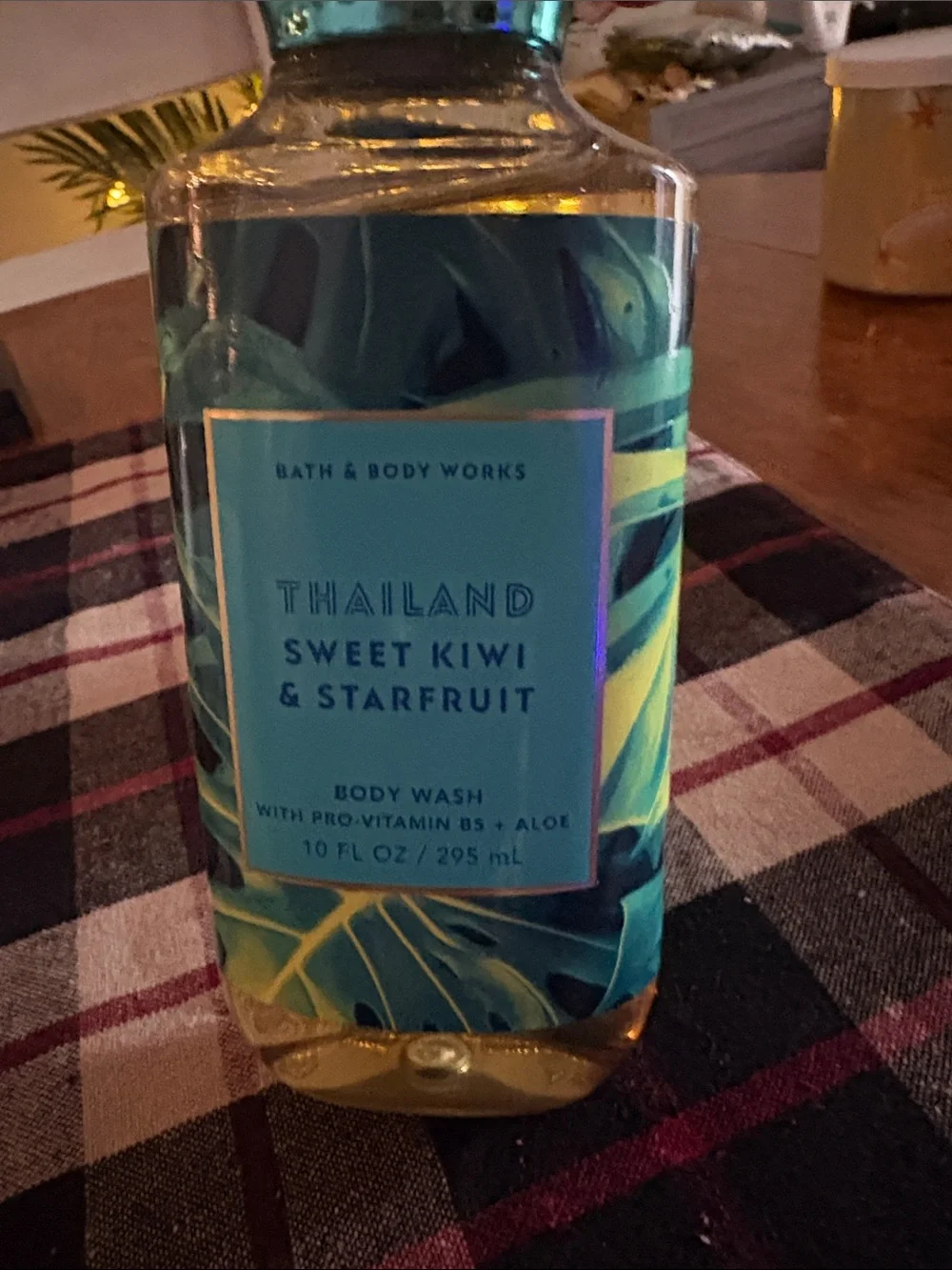 Nwt  10 Oz bottle of Thailand Sweet Kiwi & Starfruit” Body Wash